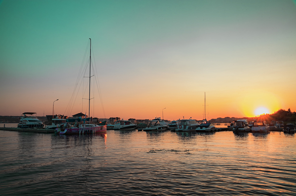 Boat parking near the ferry crossing in Kazan. - My, Sunset, The photo, Volga, Kazan, Tatarstan, Volga river