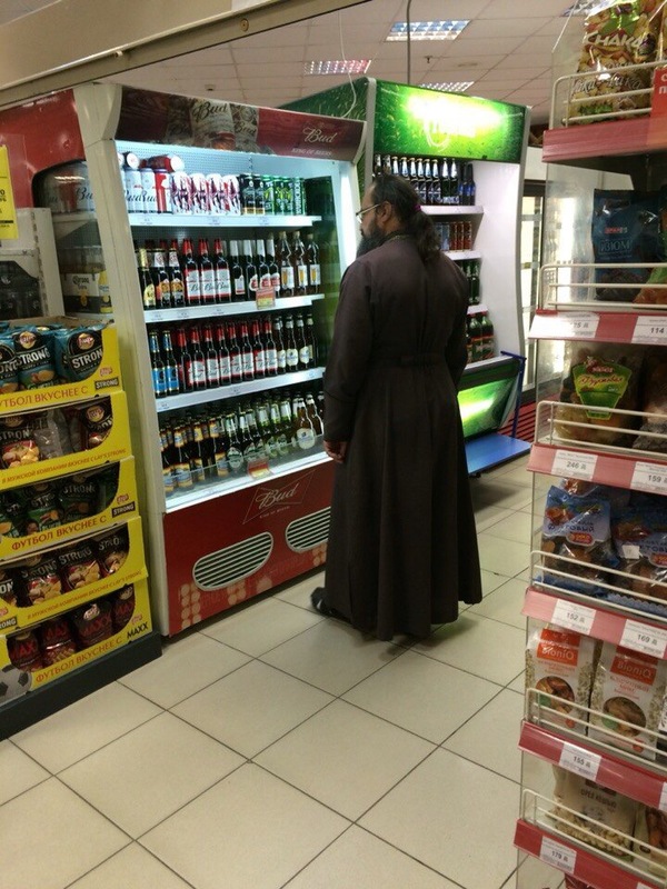 Помогите батюшке сделать правильный выбор)