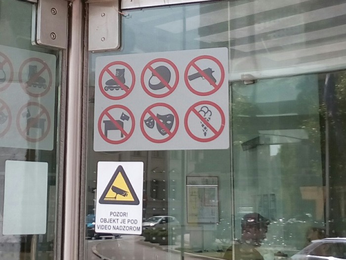 No gangsters, roller skaters and theatergoers... - My, Signboard, Ban, Theatre, Score