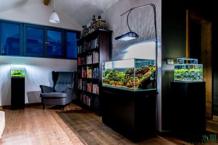 А вот это, наверное, тоже в квартире чувака, который большой дискусятник на кухне замутил)))