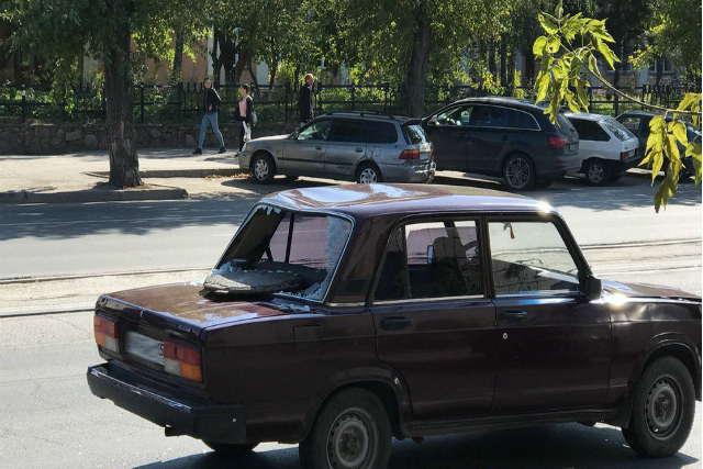 The cover of the sewer manhole from under the wheels of KamAZ flew into the interior of the Zhiguli - Zhiguli, Novosibirsk, Luke, Kamaz, Siberia, State of emergency, Copy-paste, Longpost