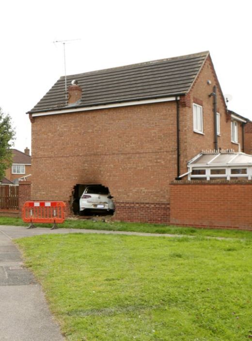 Volkswagen Golf R drove into the living room of an apartment building - Auto, Road accident, Failure, Longpost