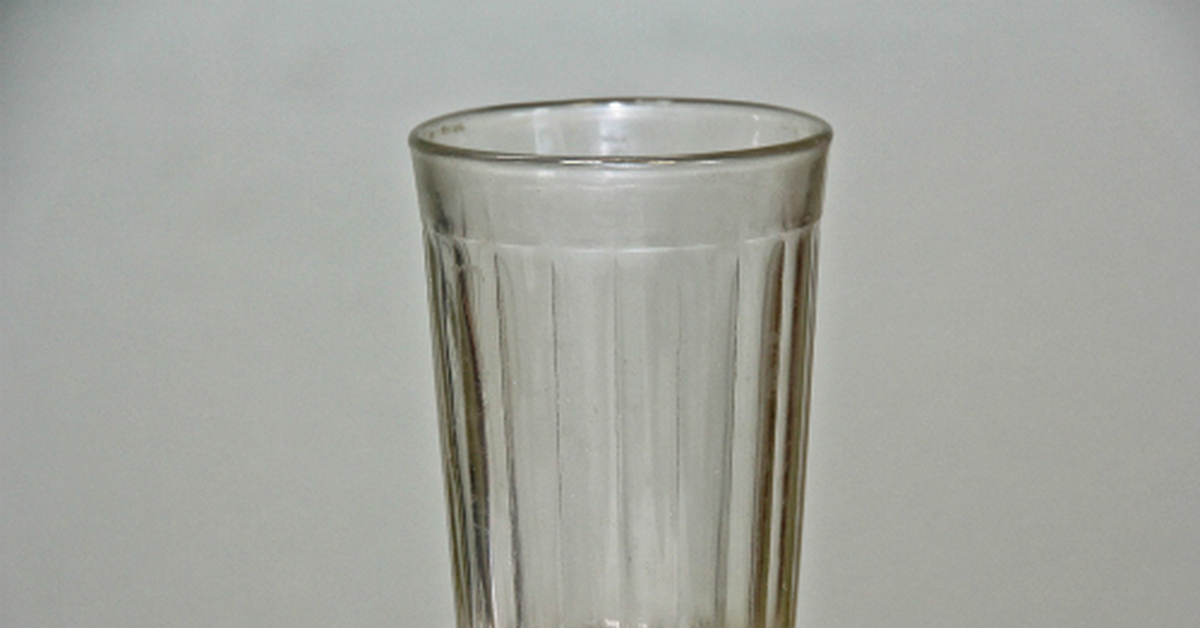 В стеклянном стакане почему. Граненый стакан СССР 16 граней. Стакан стеклянный. Стеклянный стакан гранёный.