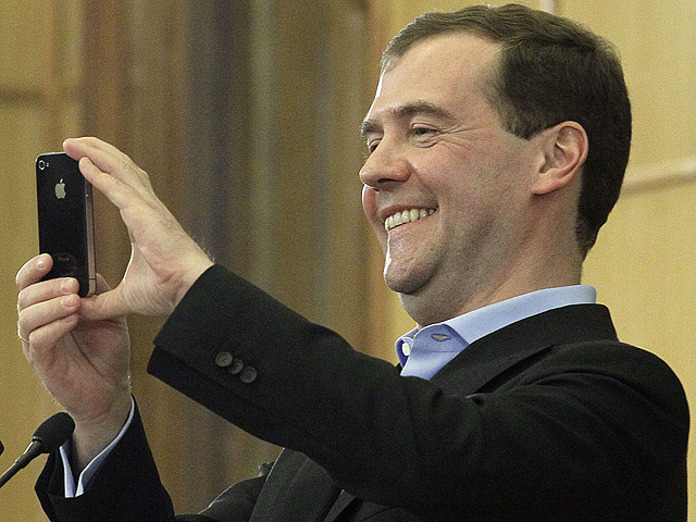 Medvedev and iPhone - Dmitry Medvedev, iPhone, Russia