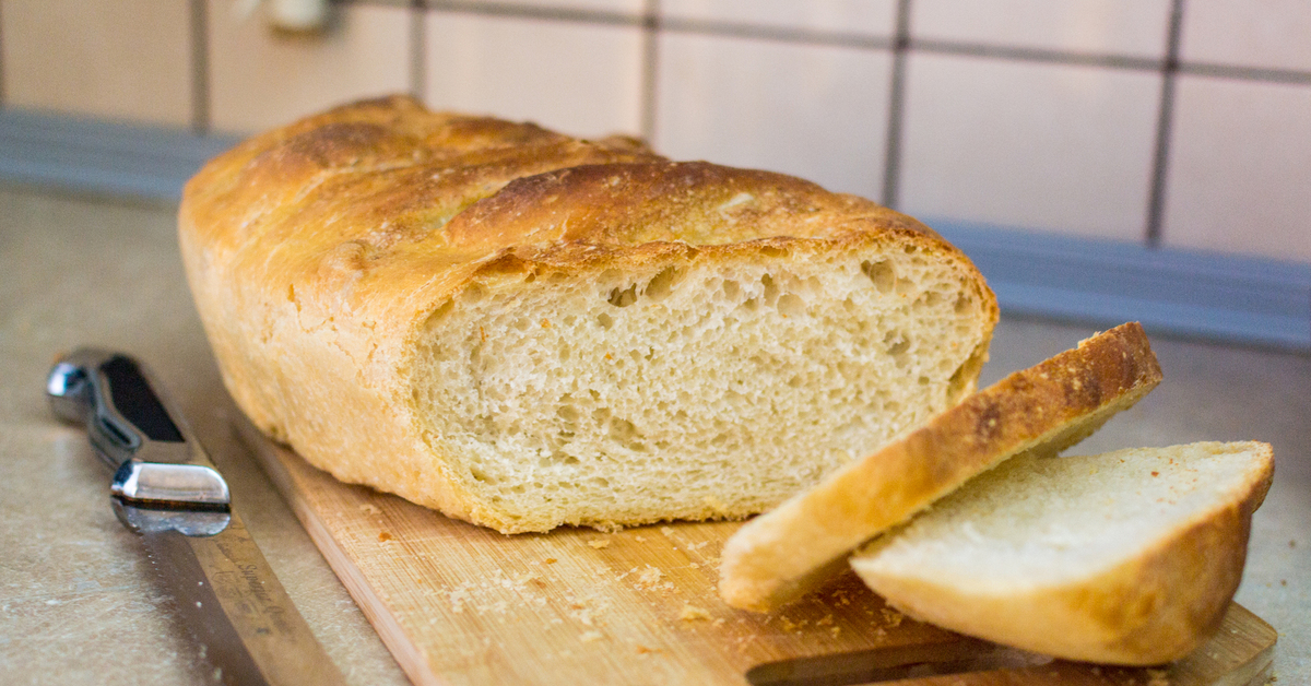 Домашний хлеб на молоке рецепт. Хлеб пшеничный круглый в духовке. Домашний хлеб пористый белый. Домашний хлеб в духовке на сухих дрожжах рецепт. Хлеб по рецепту моей мамы.