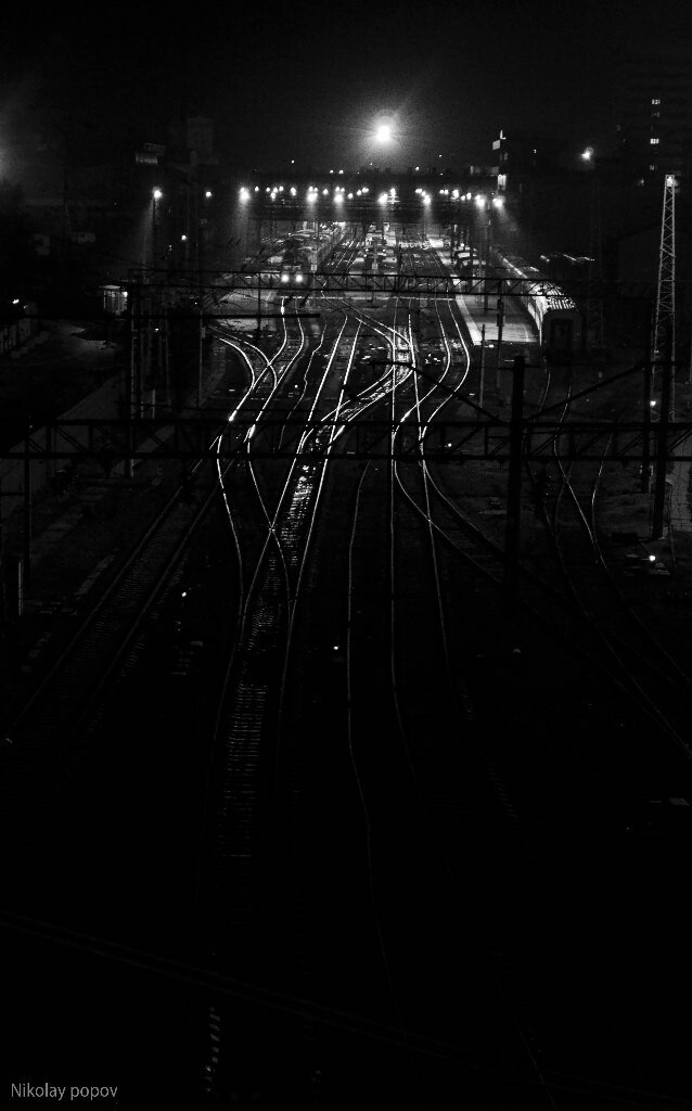 A bit wait) - My, Black and white, A train, Unusual, Foreshortening, Rails, Atmospheric