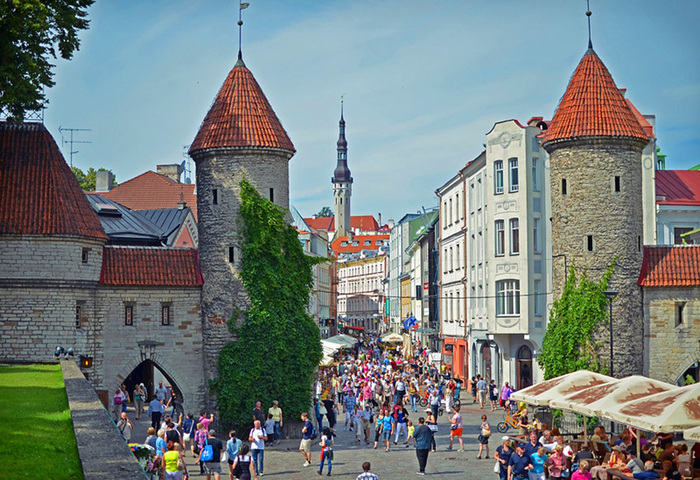 Латвию заполонили алкотуристы из Эстонии.