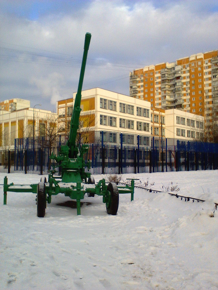 Зенитка у школы в Москве - Зенитка, Моё, Москва