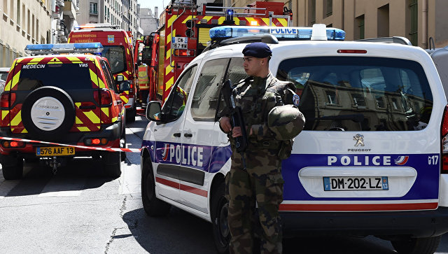 Woman throws acid at American tourists in Marseille - Marseilles, France, Туристы