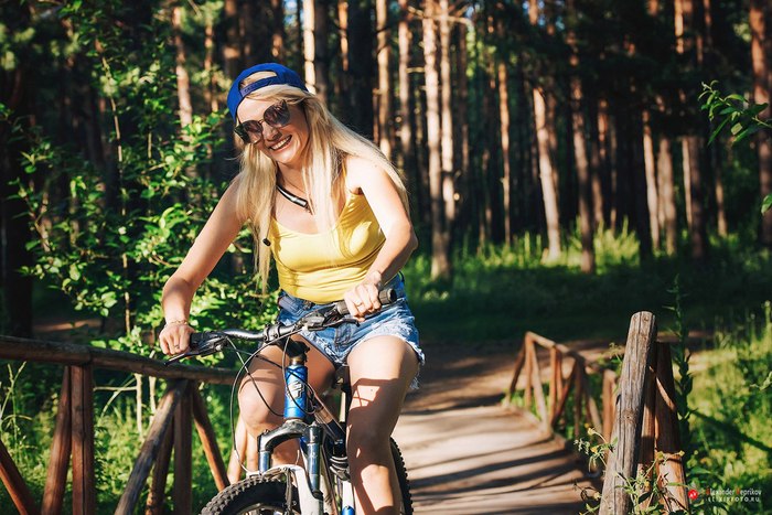 Eh, I will pump! - Girls, A bike, Forest, Walk, Bike ride, The photo, Smile, Positive