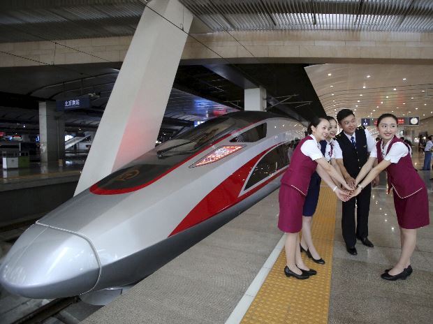 China has the fastest railway in the world. - A train, Railway, China, Speed, Record, Rails