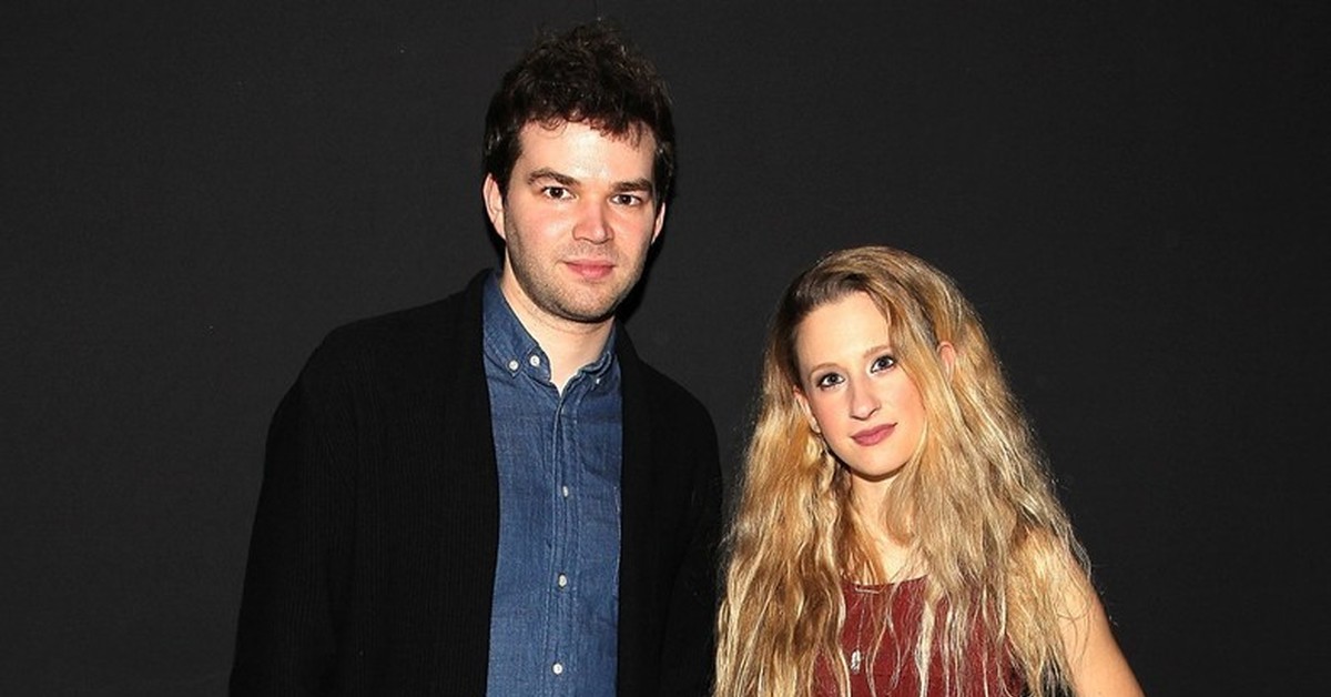 Marian hill перевод. Marian Hill. Samantha Gongol. Marian Hill actress. Marian Hill down.