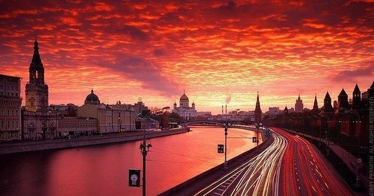 Красный город. Закат в Москве. Городской закат. Рассвет в Москве.