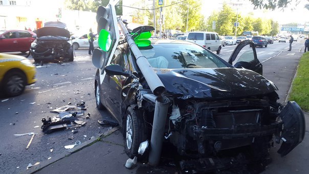 Broken but not broken! - Traffic lights, Road accident, Moscow