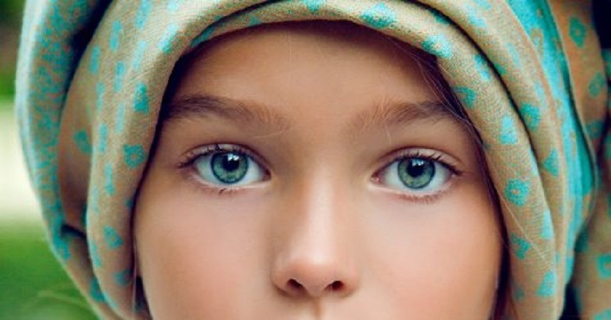 Eye daughter. Глаза индиго. Глаза детей индиго. Глаза цвета индиго. Девушка с индиговыми глазами.