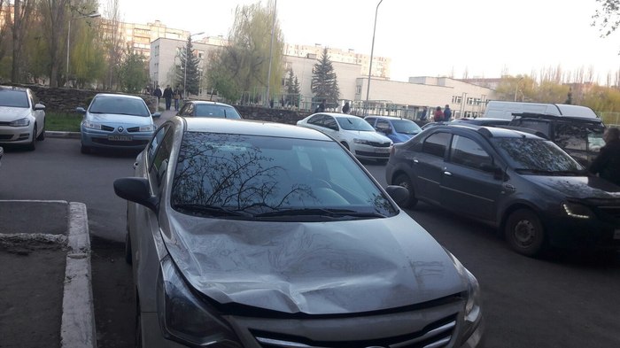 In the city of Kurchatov, Kursk region, drug addicts fall out of windows onto cars! - My, Drug addicts, Falling out of the window, Car, news, Black humor, Kursk, Kurchatov