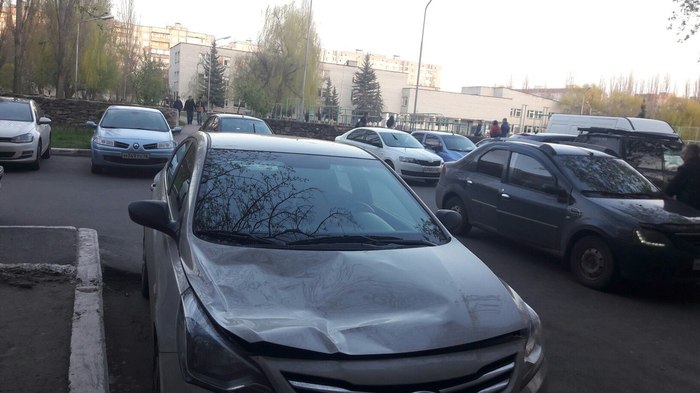 In the city of Kurchatov, Kursk region, drug addicts fall out of windows onto cars! - Kursk, Black humor, news, Car, Falling out of the window, Drug addicts, My, Kurchatov