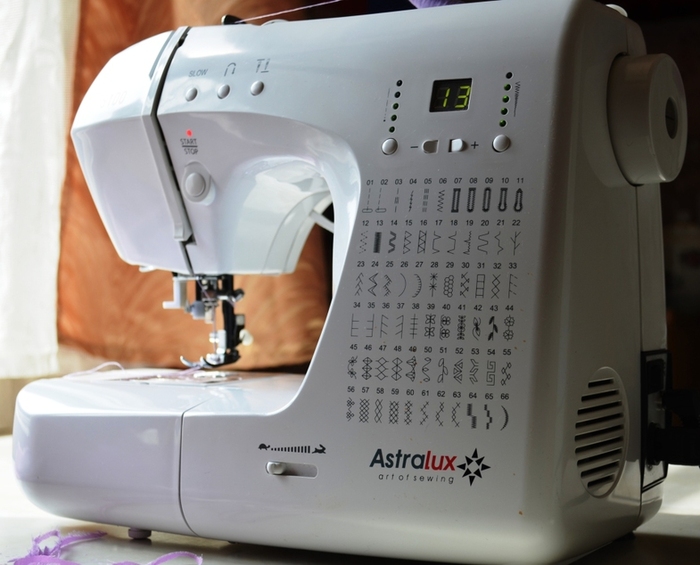 AstraLux 5100, шьёт не останавливается - решение проблемы.