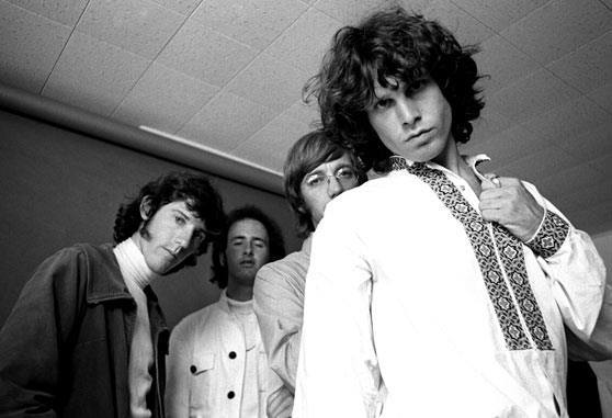 Фронтмен The Doors Джим Моррисон в украинской вышиванке, 1966 год.