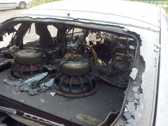 In Tatarstan, disgruntled neighbors burned a car in the yard - Tatarstan, Arson, Neighbours, Longpost