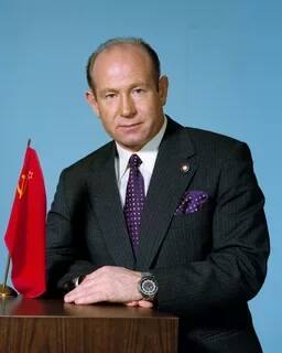 A.Leonov. Going out into space Doctor's Library. - My, Cosmonautics, Books, For children, Literature, the USSR, Doctor's Library, I advise you to read, Longpost, Alexey Leonov