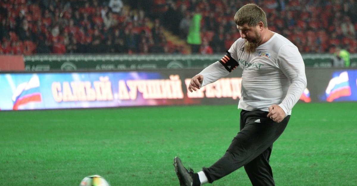 рамзан кадыров фк ахмат. кадыров фу. рамзан кадыров ахмат футбол. фк ахмат кадыров. кадыров и марадона.