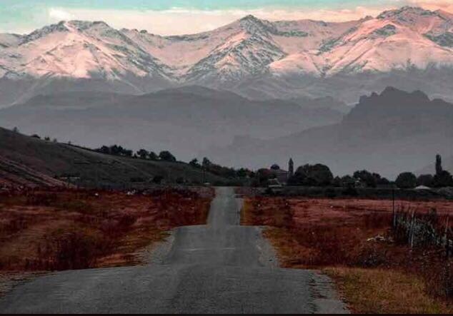 Дорога через осень в зиму