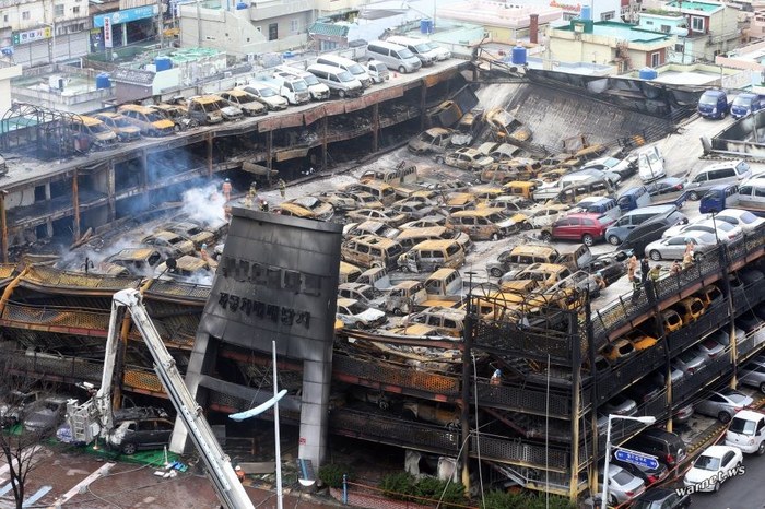 Пожар на парковке в Корее.