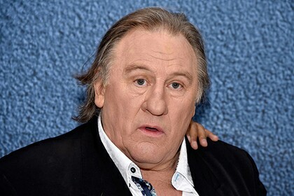 Depardieu and the hand. - Gerard Depardieu, Photoshop master, Slovenliness