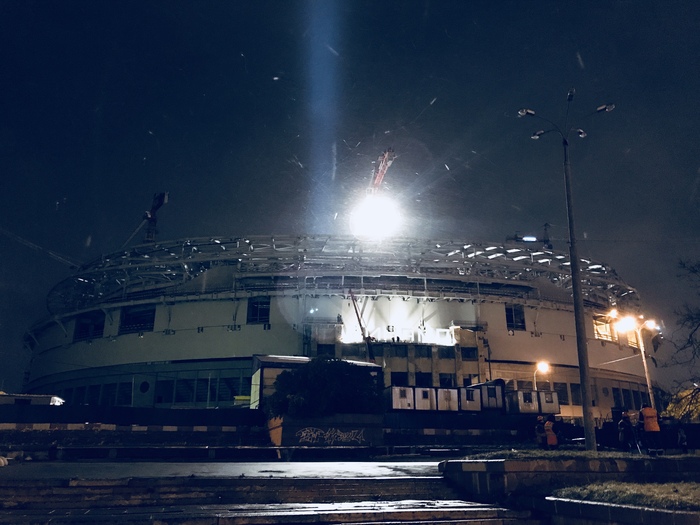 Ночной строящийся стадион Динамо
