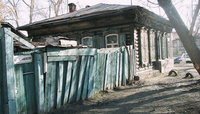 В Новосибирске началась кампания за спасение дома Янки Дягилевой. Сейчас здание разваливается и стоит в плане на снос - Снос, Новосибирск, Янка Дягилева