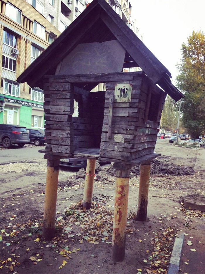 - How can I find you? - Well, the house is so small. Lenina street, 36 - Saratov, Mortgage, Hut