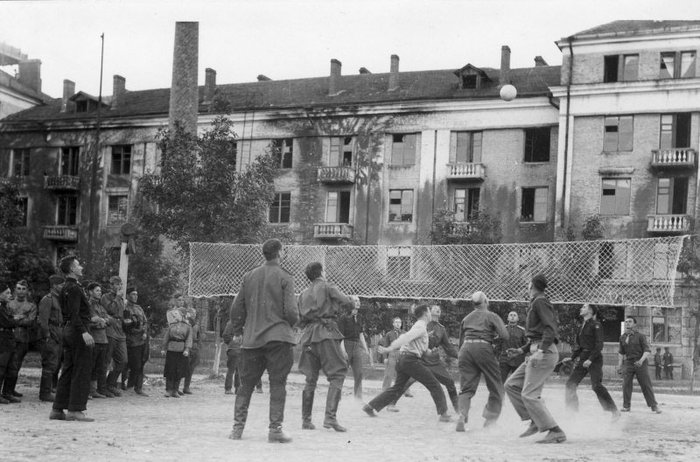       . , , 1944 .