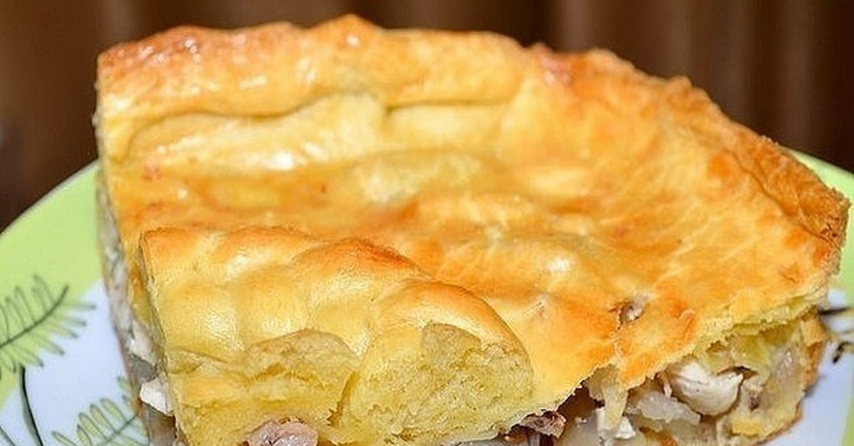 Пирог из слоеного теста с курицей и картошкой в духовке рецепт с фото пошагово