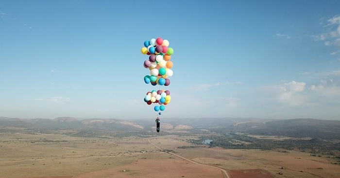 The traveler flew 25 km on balloons - Up, Extreme, Extreme sport, news, Flight, England, Pixar, Longpost