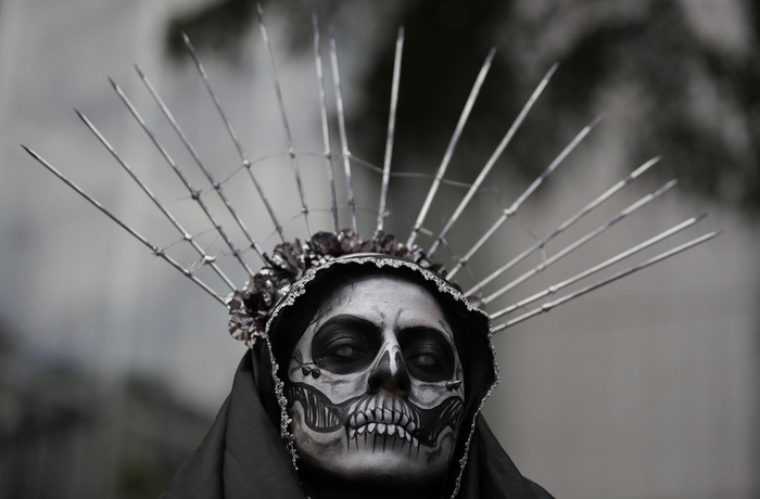 Waiting for the start of the procession Catherine - The photo, The day of the Dead, Mexico City, Mexico, 