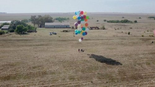 The guy flew 25 kilometers on a bunch of 100 helium balloons. - Ball, Helium, Up, Copy-paste, Video, Longpost