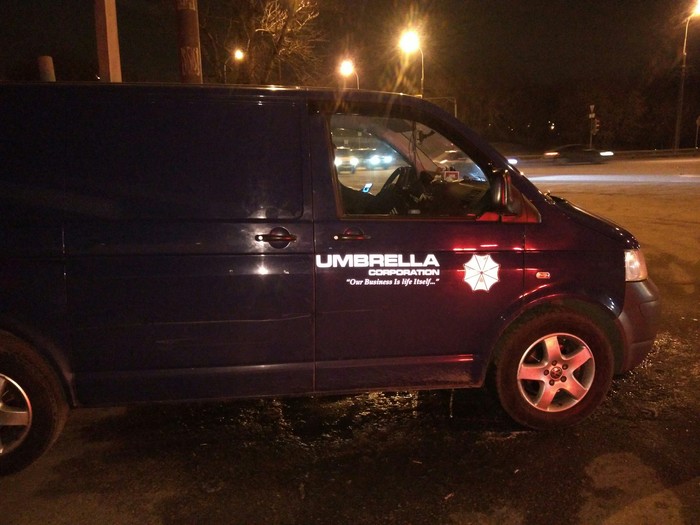 Just took a photo next to the railway station Kosino. I don’t even want to know what’s in this van))) - My, Umbrella Corporation, Kripota, Way home, Kosino