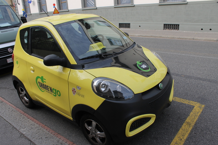 Four wheel electric vehicle - Town, Electric car, My, The photo