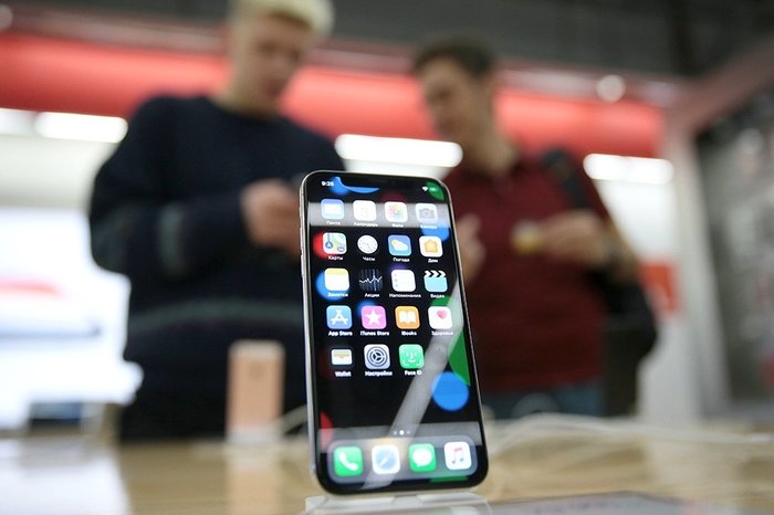 The Russians in Finland stood for the new iPhone for 15 hours. - iPhone X, Finland, iPhone, Queue, Customer