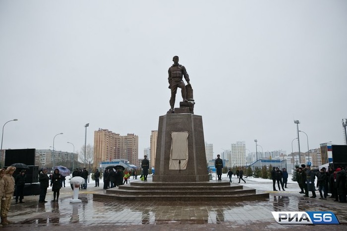 Народное единство и гордость за Героя: в Оренбурге открыли памятник Александру Прохоренко - Герой России, Памятник, Оренбург, Прохоренко, Россия, Длиннопост