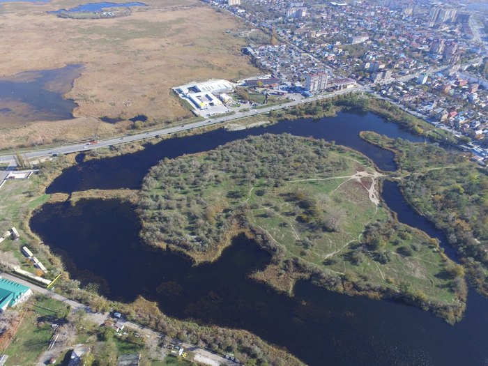 В городе курорт Анапа есть остров