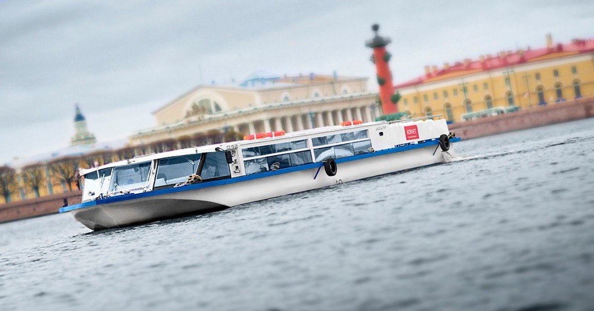 Речные прогулки в санкт петербурге. Теплоход Санкт-Петербург теплоход. Речной трамвайчик в Санкт-Петербурге. Петербург Речной трамвайчик. Альдемарин теплоход.