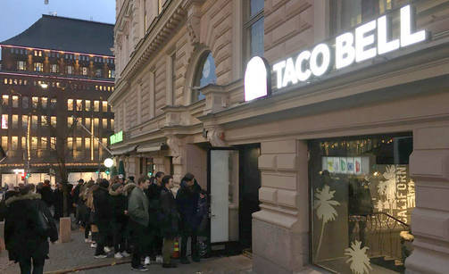 Finland's first Taco Bell opened the day before yesterday in Helsinki - Finland, Taco Bell, Fast food, Queue, Longpost
