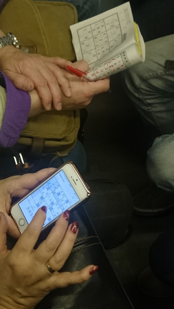 Встретились два разных поколения