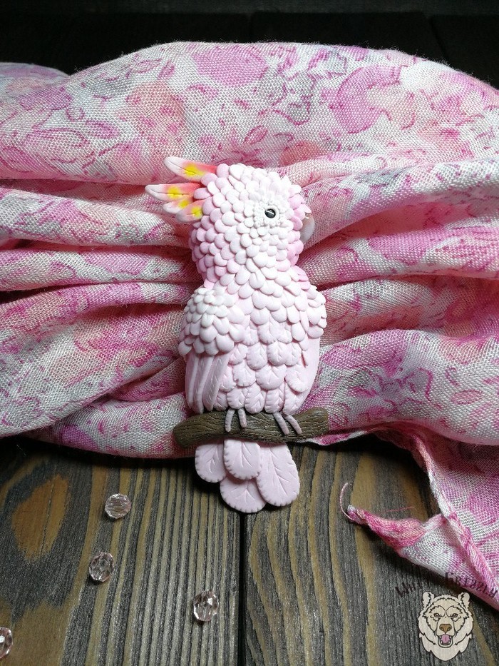 Brooch pink cockatoo made of polymer clay - My, Needlework without process, A parrot, Cockatoo, Polymer clay, Лепка, Brooch, Decoration