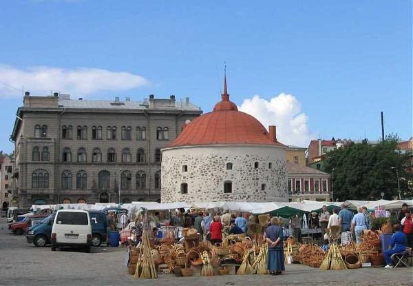 2 рыночная площадь. Рыночная площадь старого города варшавы. Город бремен архитектура. Дрезден рыночная площадь. Краков площадь главный рынок.
