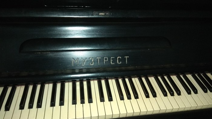 Given piano Muztrest 1927 in good condition - Piano, , I will give