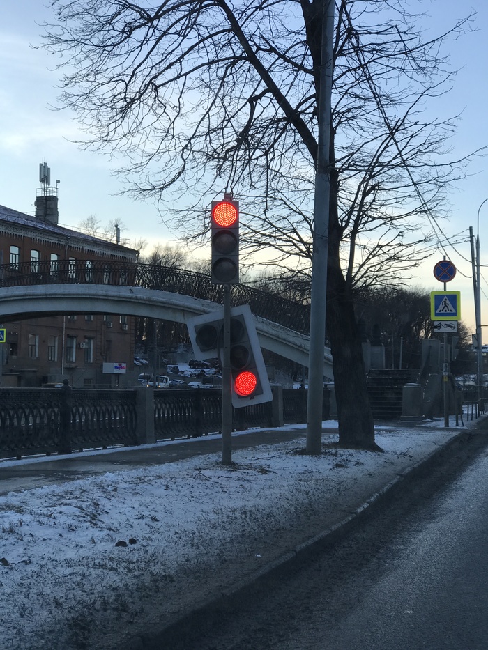 When you show off and hide behind your father - My, Traffic lights, Moscow, Fail