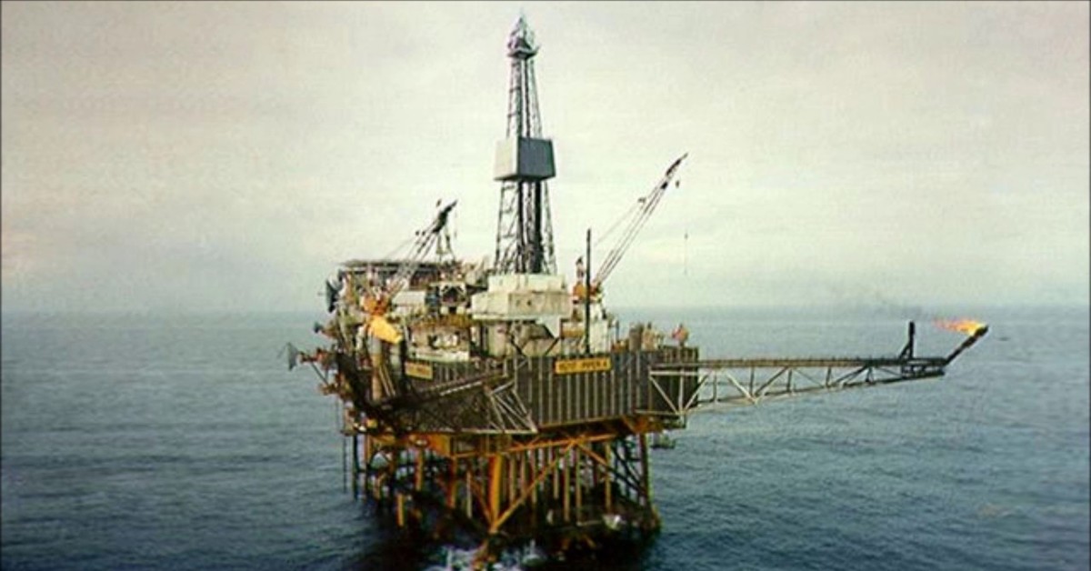 Пожар на нефтяной платформе piper alpha. Пожар на нефтяной платформе piper alpha 6 июля 1988 года. Пожар на нефтяной платформе piper alpha 6 июля 1988 года. Платформа пайпер альфа. Пожар на нефтяной платформе piper alpha.